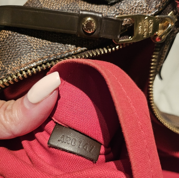 AUTHENTIC Louis Vuitton Duomo Hobo | Damier Ebene | Made in France - Picture 10 of 16